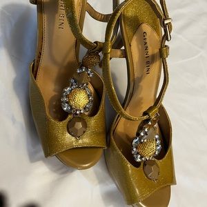 Gianni Bini stiletto gold patent with Rhinestones